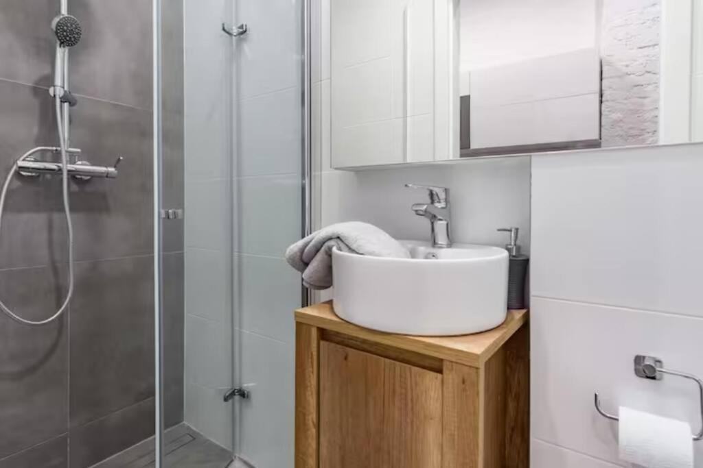 Kawalerka W Srodmiesciu 23 Apartment Lodz  Ngoại thất bức ảnh